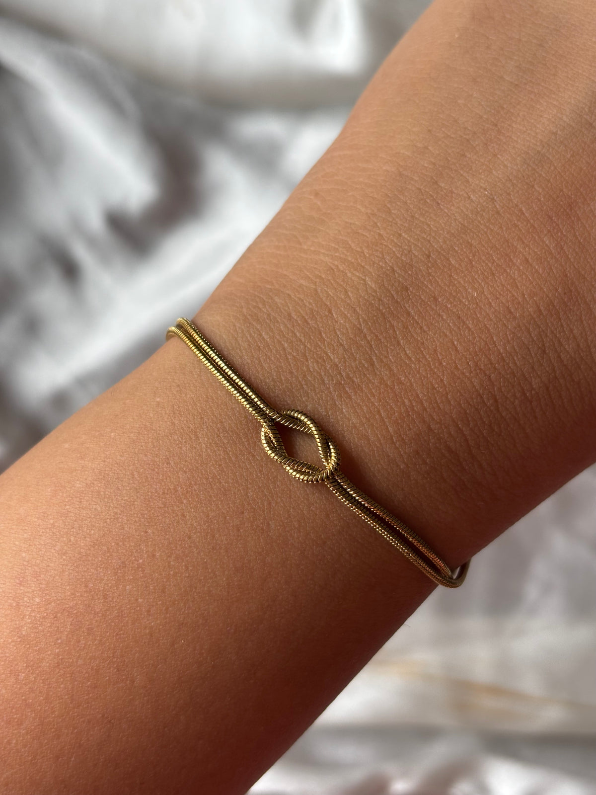 KNOT BRACELET
