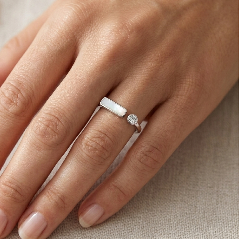 LIVIA RING