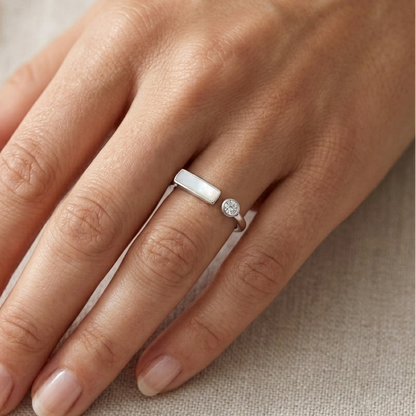 LIVIA RING