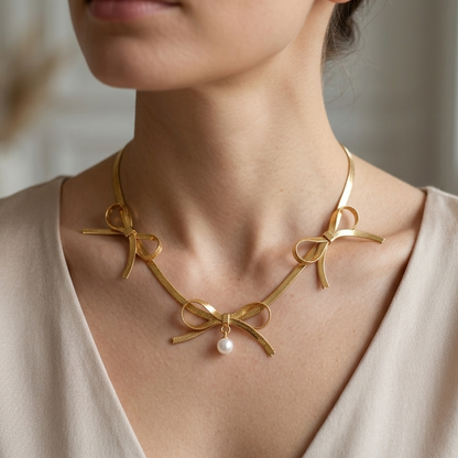 COQUETTE NECKLACE