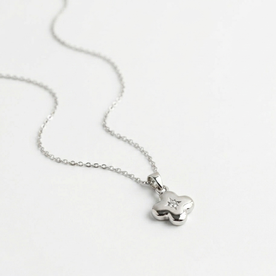 MINI CLOVER NECKLACE