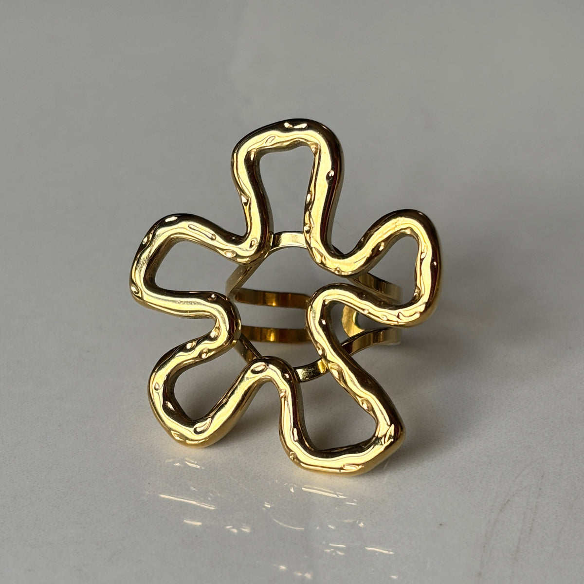 LYANA RING