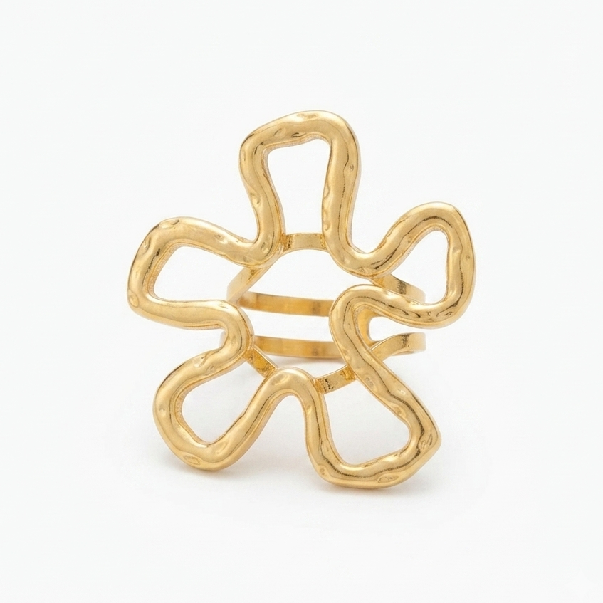 LYANA RING